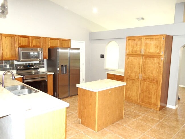 Photo - 4 bedroom & 2 bath home off of Bloomingdale Ave.