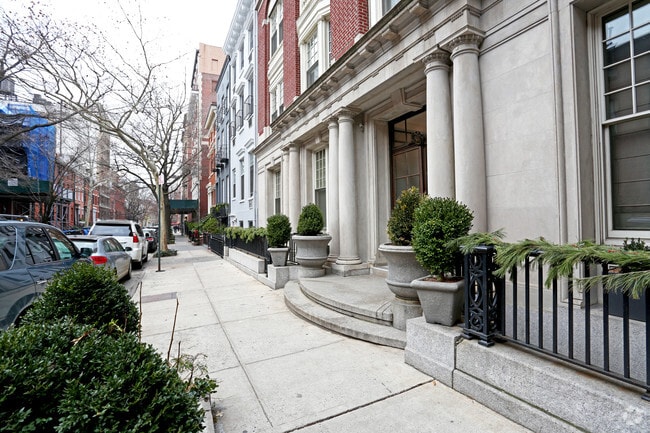 Photo - 31 W 11th St