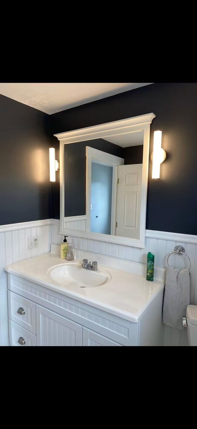 Photo - 72 Kilby St Unit Woburn 2Bed 1Bath