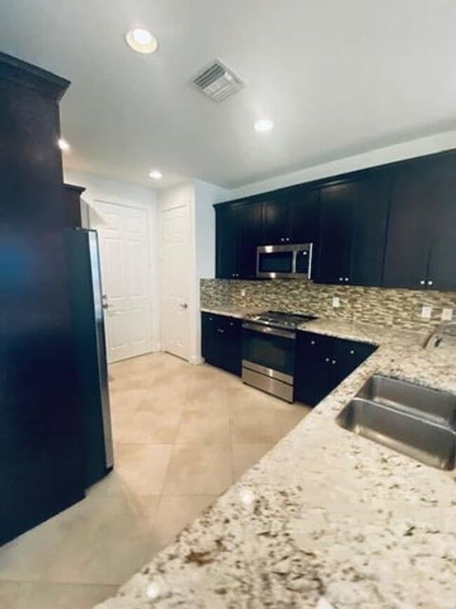 Building Photo - 4527 Cadiz Cir