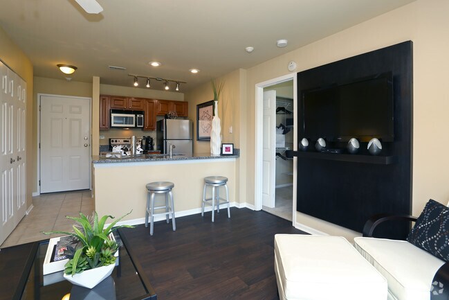 Green Trails Apartment Homes For Rent In Lisle Il Forrent 1br 1ba Nottingham Living Room Green Trails Apartment Homes