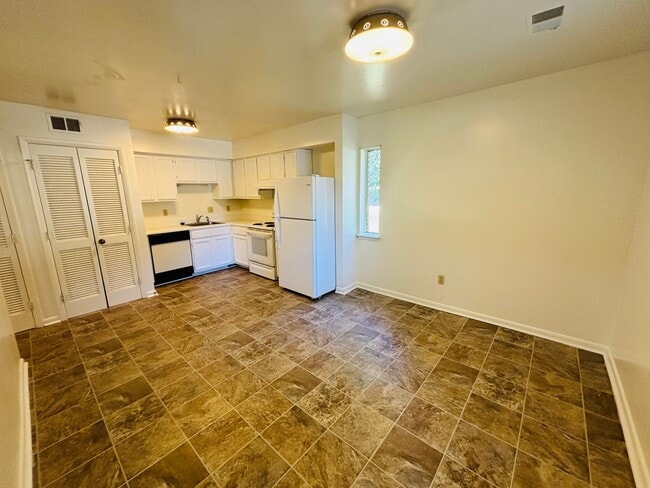 Photo - 1716 Donlee Dr
