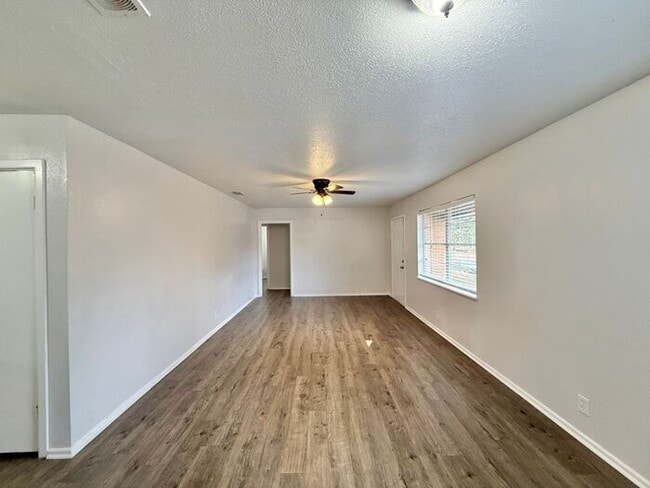 Photo - Tour Today! 3 Bed 1 Bath home in Tyler!