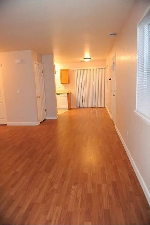 ***COMING SOON***

Spacious, Pet-Friendly 3 bed, 2 bath duplex in Englewood!