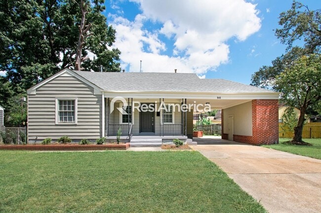 Building Photo - Newly Renovated 4 Bedroom home in Grahamwood!