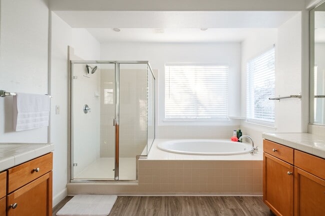 Photo - 4 Bedroom Fully Furnished Mid-term Rental