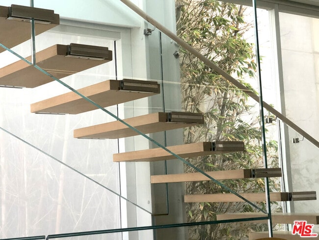 Photo - 1267 Palisades Beach Rd