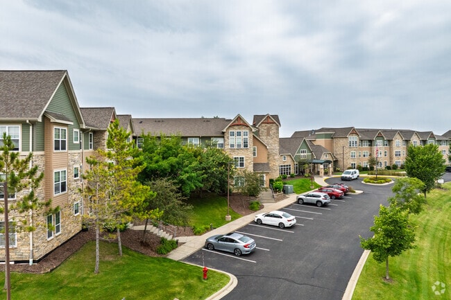 Crossroads Commons - Crossroads Commons Apartments