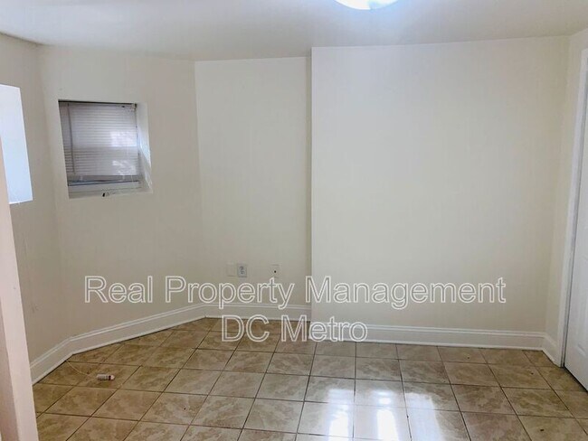 Photo - 117 W St. NW