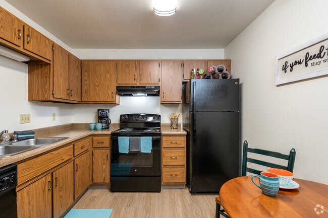 2 BR, 2 BA - 1,073SF