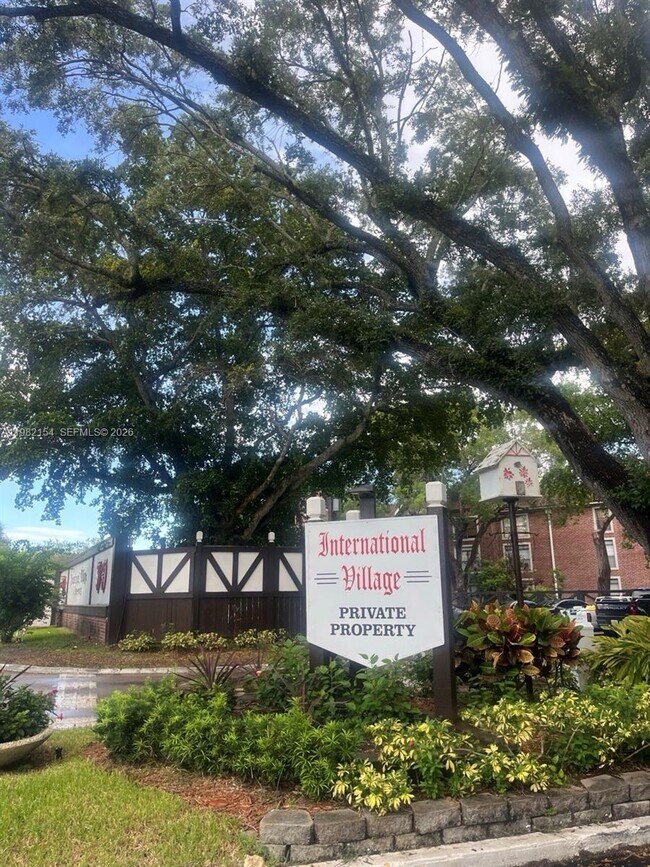 Building Photo - 3660 Inverrary Dr Unit 2I