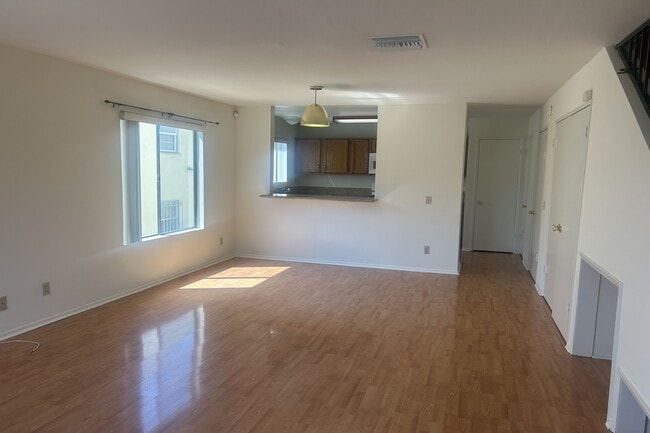 Building Photo - 8515 Saturn St Rental