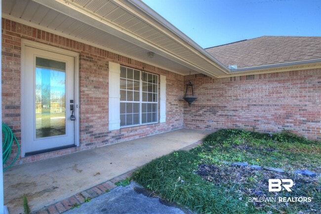 Photo - 200 Hawthorne Cir