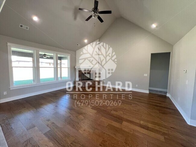 Tontitown- Single-Family Home- Spacious Kennedy Bonus Plan - 5th Bedroom/Bonus Room