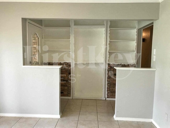 Photo - 2710 Peachtree Ln