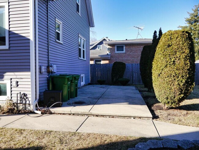 Photo - 9837 Minnick Ave