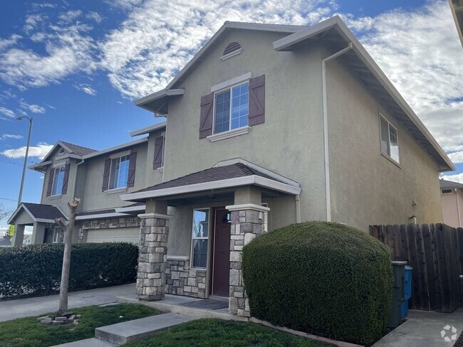 Building Photo - 3 bed / 2.5 ba townhouse - Yuba City