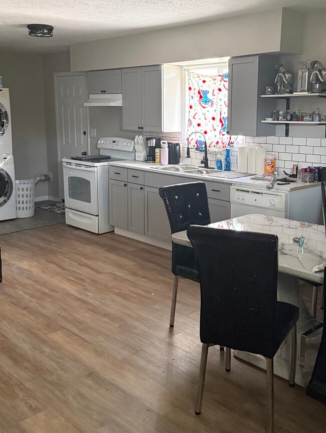 Photo - 320 S Roena St