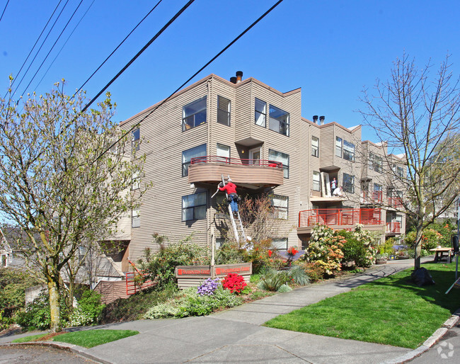 Building Photo - Washington Court Rental