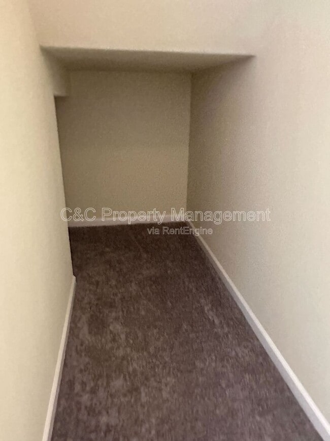 Photo - 28 Foxglove Ct