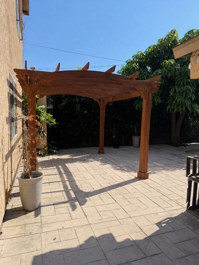 Photo - 5 Bed 3 Bath House Available Now!