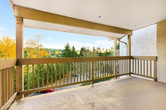 Building Photo - Limited Time Offer! Spacious 2Bd/2Bath Condo located in The Ridge Community in Bellevue