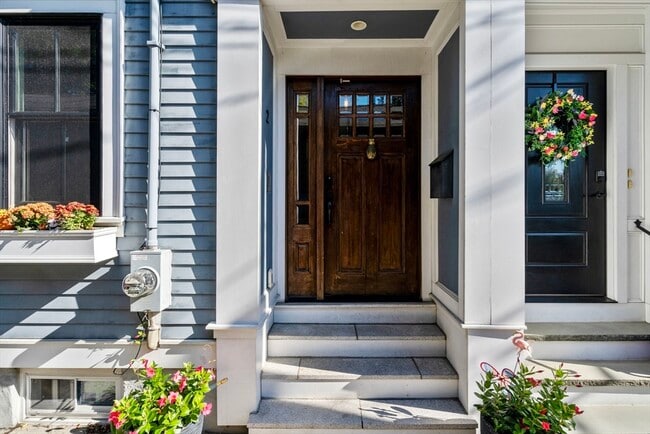 Building Photo - 2 Crystal Pl