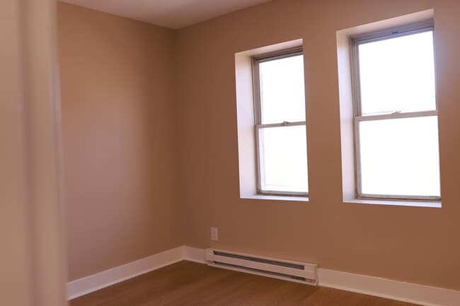 Photo - 147 W Main St