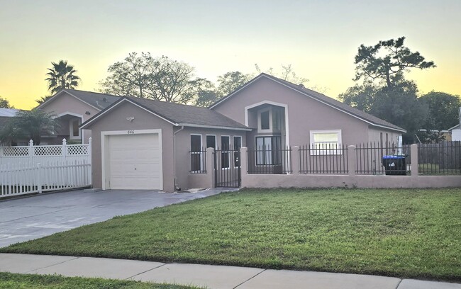 Building Photo - 846 Grenadier Dr