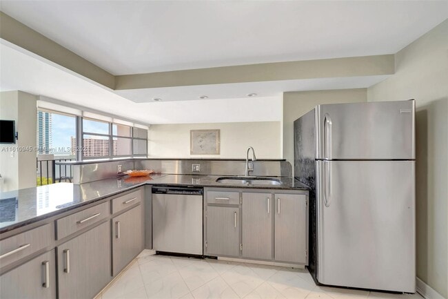 Photo - 600 Parkview Dr Unit 908