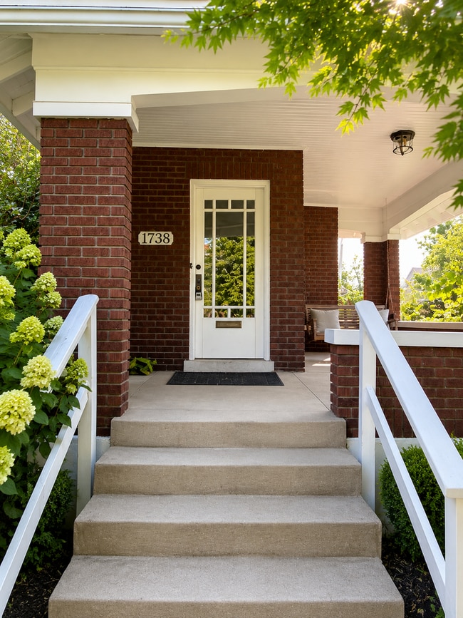 Photo - 1738 Fernwood Ave