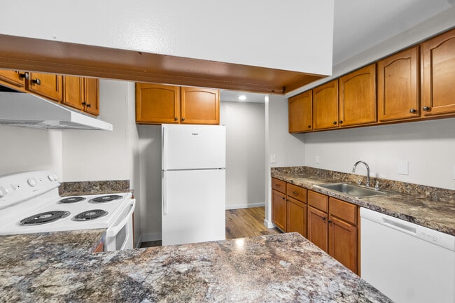 Clay Court Apartments - Clay Court Apartments