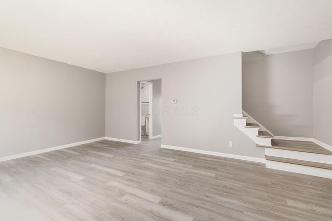 Photo - 1865 Willoway Cir N