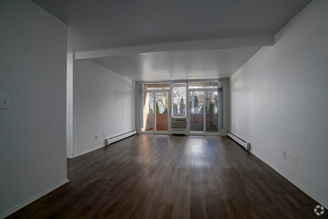 2 habitaciones, 1 baño - 1000 pies cuadrados - Lado este - Sala de estar/comedor