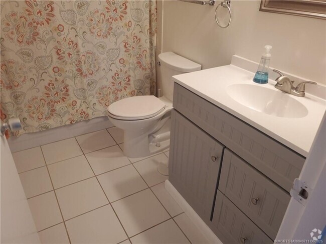 Building Photo - 2950 SE Ocean Blvd Unit 8-6 Rental
