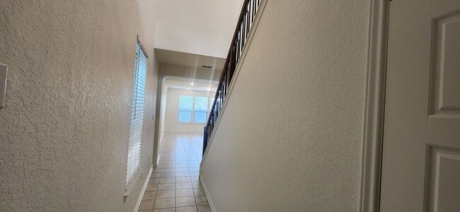 Photo - 5-Bedroom 3-Bathroom Home Walking distance to USAA and just mins from Medical Center and UTSA