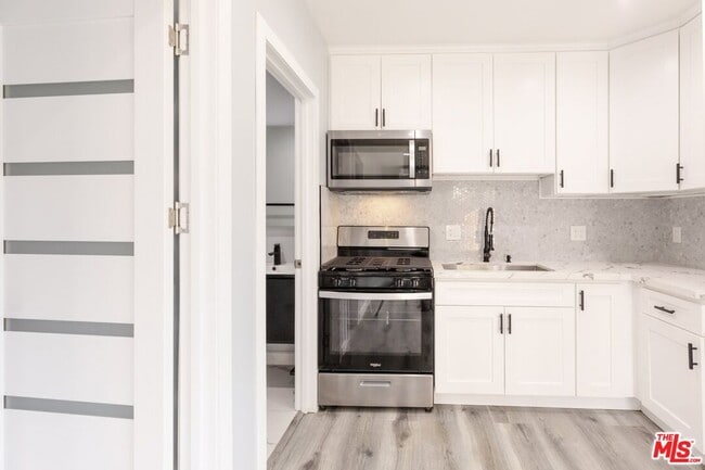 Photo - 7420 Vanalden Ave