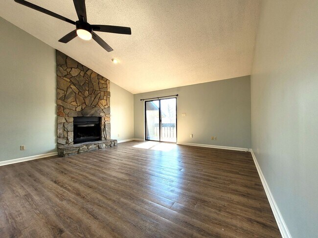 Photo - Charming 2 Bed/2 Bath Condo - Mallard Head Subdivision - Spacious Deck - Fireplace - Community Pool