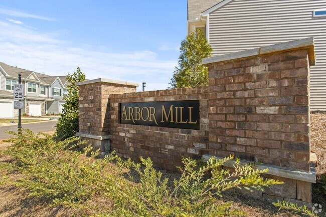 Building Photo - Stunning new 3-bedroom townhouse now avail...