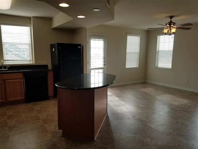 Photo - 334 Trestle Tree