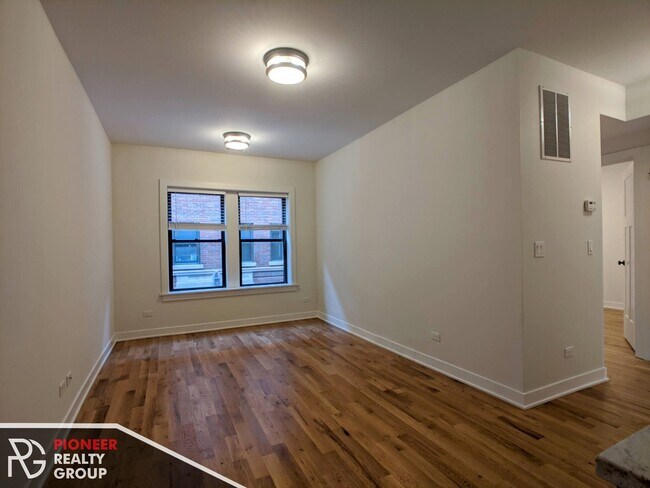 2203 W Eastwood Ave Unit 2