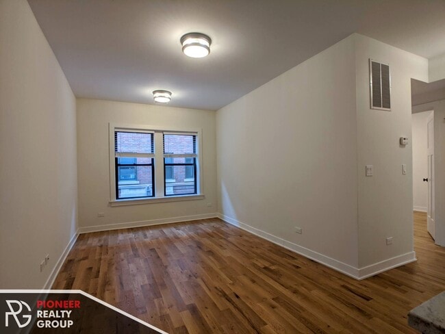 Photo - 2203 W Eastwood Ave Unit 2