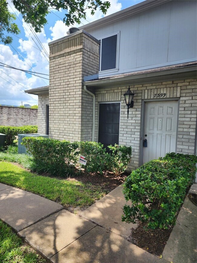Building Photo - 7399 Regency Square Ct Unit 7399