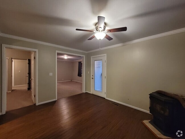Building Photo - Charming 3 bedroom 2 bath Rental