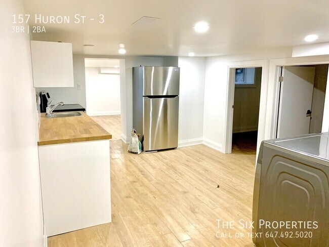 Photo - 3 Bed 1.5 Bath Renovated Lower Level Apartment Near UoFT Unité 3