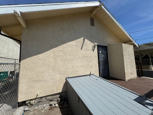 Photo - Cute 2 Bedroom, 1 Bathroom Cottage