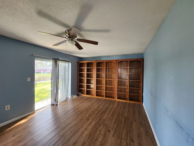 Photo - 732 Joel Blvd