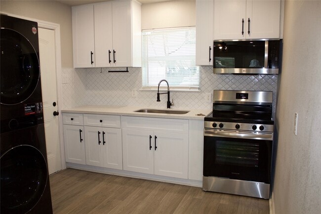 Photo - 1323 E 32nd 1/2 St