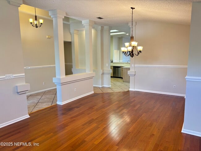 Photo - 8984 Bridgecreek Dr W