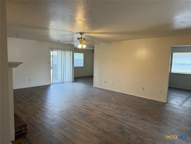 4212 Embers Dr